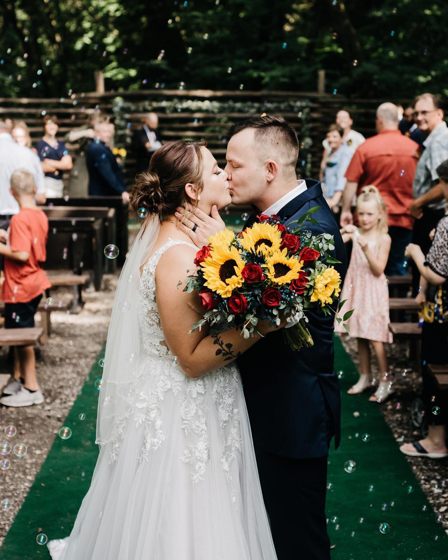 We&rsquo;ve said it once and we&rsquo;ll say it again: WE LOVE WEDDINGS! We had the honor of celebrating Abrialle and Payton yesterday! 

Their special day was complete with vibrant flowers, personalized vows, and a sweet bubble exit from their cerem