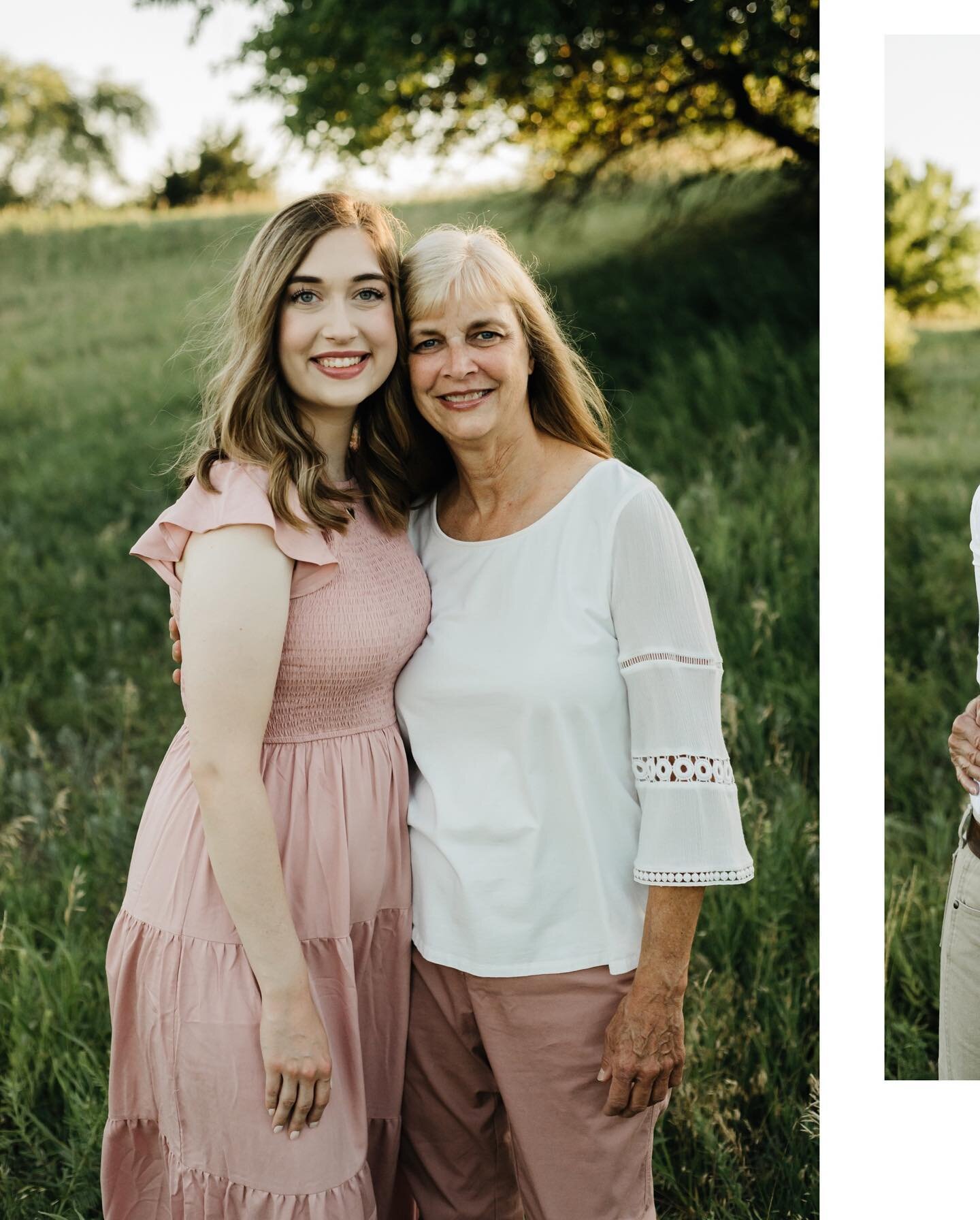 One of the best feelings as photographers is when returning clients bring more family to their next shoot (and when they show up perfectly styled and coordinating😅🥹). Love how these turned out and love working with this sweet fam!