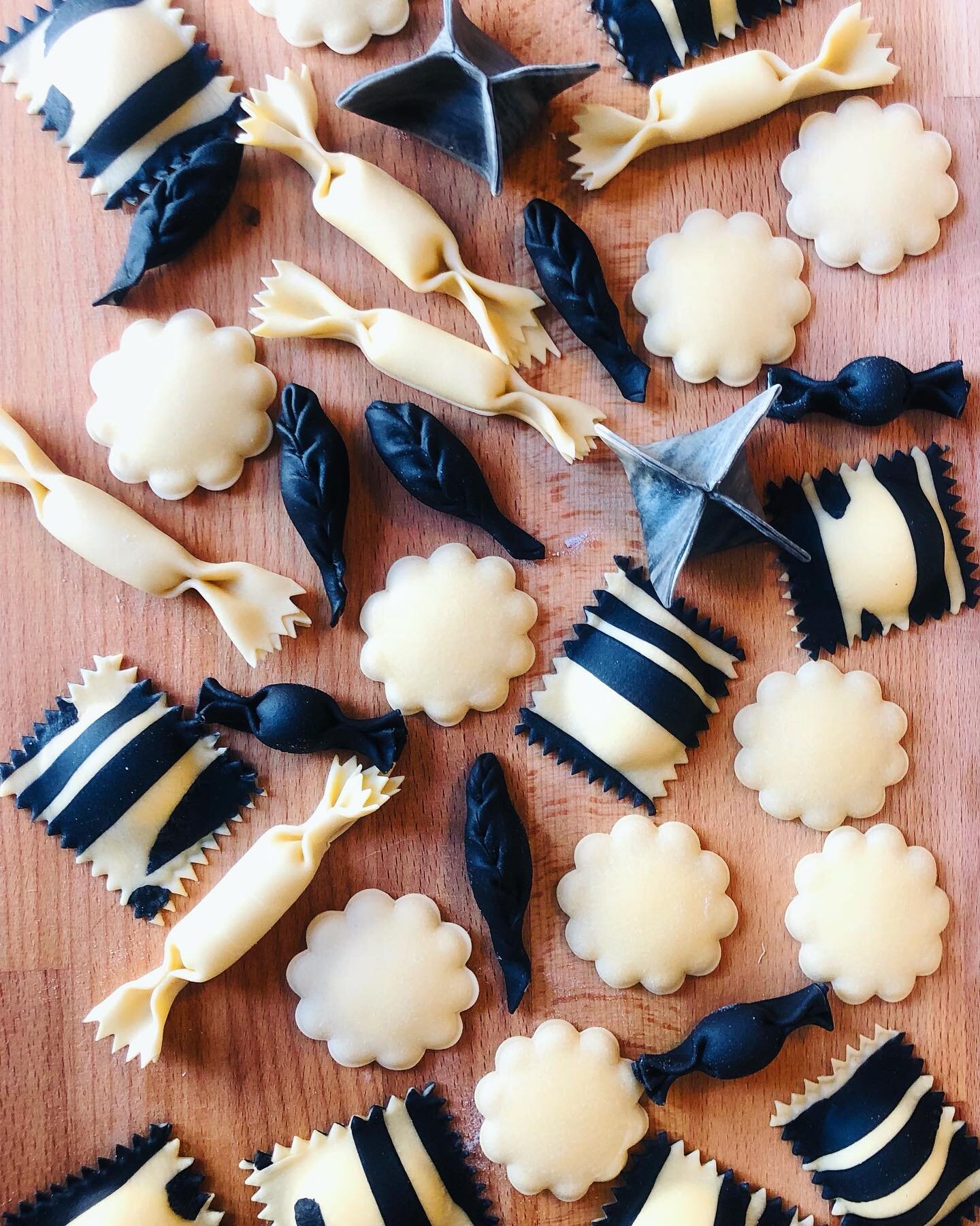 Medley of stuffed pasta shapes made from my original dough (00 flour + eggs) and my black dough (og dough + activated charcoal, about 2 tbsp is all you need for a nice sized dough boy). Traditionally, squid ink was used to dye pasta black. Truly one 