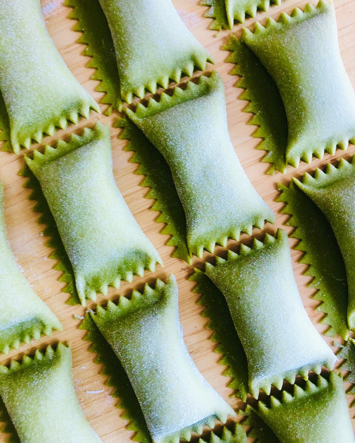 These green agnolotti may be a bit PREMATURE but I just couldn&rsquo;t wait ☀️🌿🤸🏼&zwj;♀️. I think this green is my favourite colour I&rsquo;ve made. I used sage and matcha to find it. I mixed my powders into my eggs before adding in the flour. And