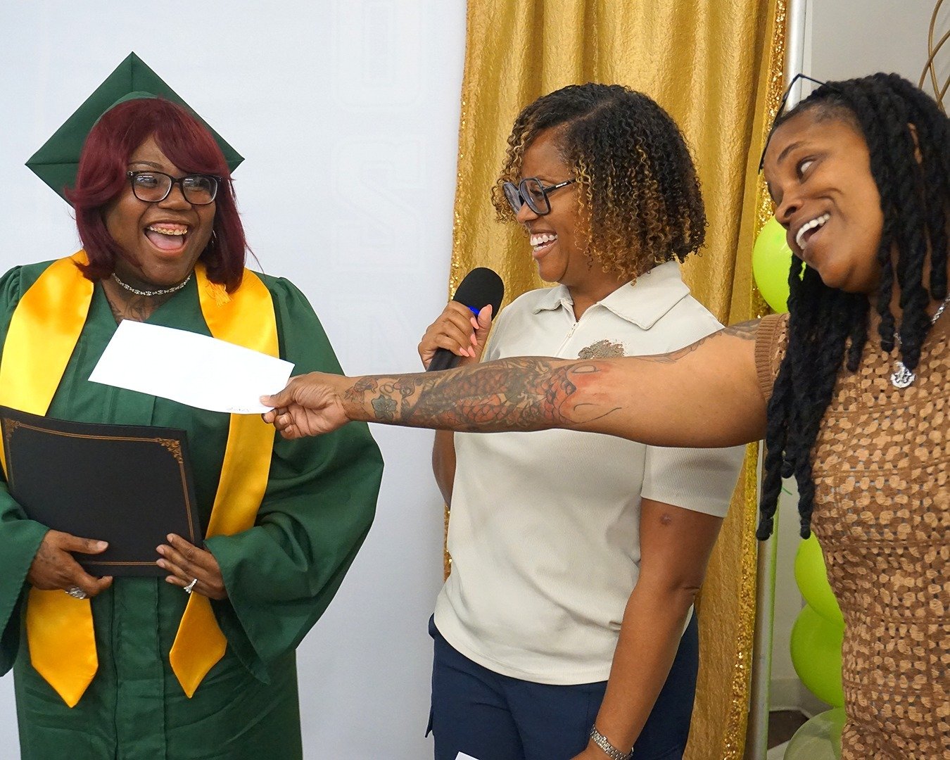 🔬🎓 So proud of our Lab Assistant Program graduates! These women have completed a rigorous training program that prepares justice-impacted women to obtain employment in laboratory settings. They are ready to bring their skills to the healthcare indu