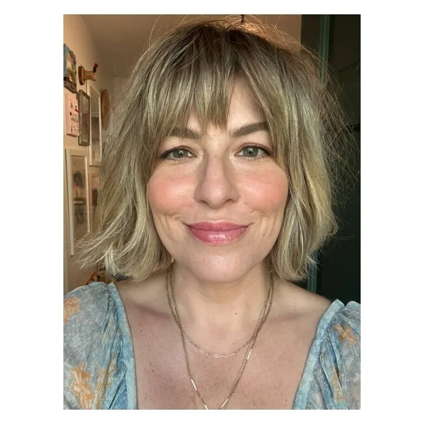 D E E N I E ✨✨✨🌟
haircut: #hannahburdy 
@mechesalonla #mechesalon #mechesalonla 
#shorthair #hairinspo #texturedbob #fringebangs