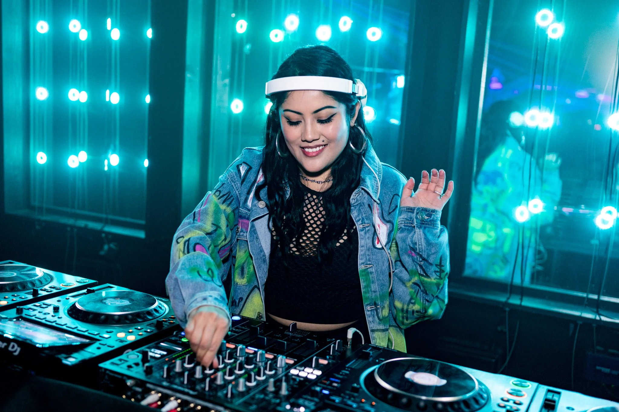 AnnaLunoe-BrightLightDA-03.jpg