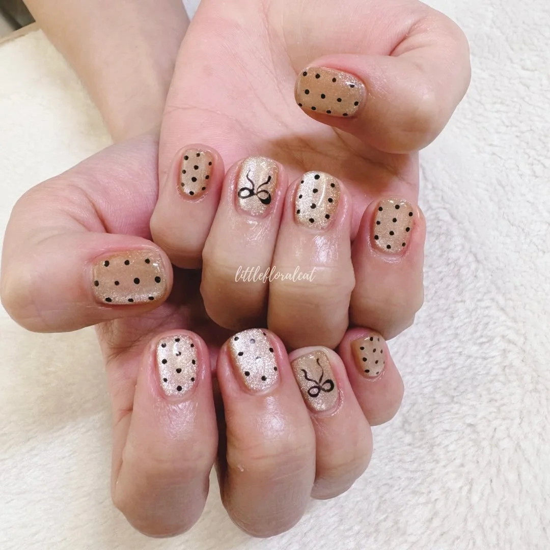 🎀🍪✨ polka dots and ribbons be giving main character vibes 💛

📲 Book your appointment via Whatsapp 97211418, Instagram DM, or Telegram @littlefloralcat

📍317 Outram Road Concorde Shopping Centre #02-30 S169075 (beside Havelock MRT) 

⏰ Open daily