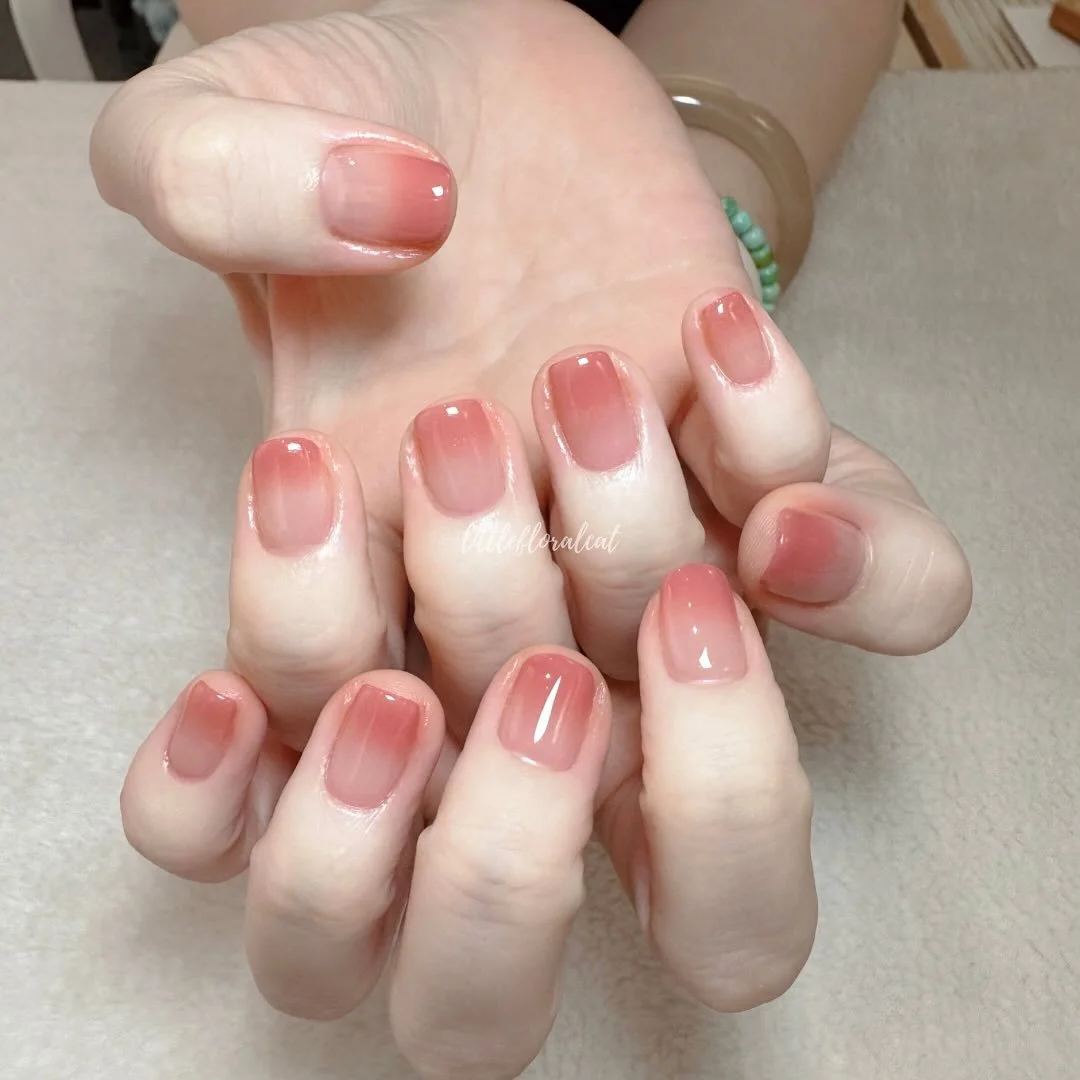 🍑🍧🌷 peachy soft blush ombr&eacute; nails 💕

📲 Book your appointment via Whatsapp 97211418, Instagram DM, or Telegram @littlefloralcat

📍317 Outram Road Concorde Shopping Centre #02-30 S169075 (beside Havelock MRT) 

⏰ Open daily 10am to 7pm las