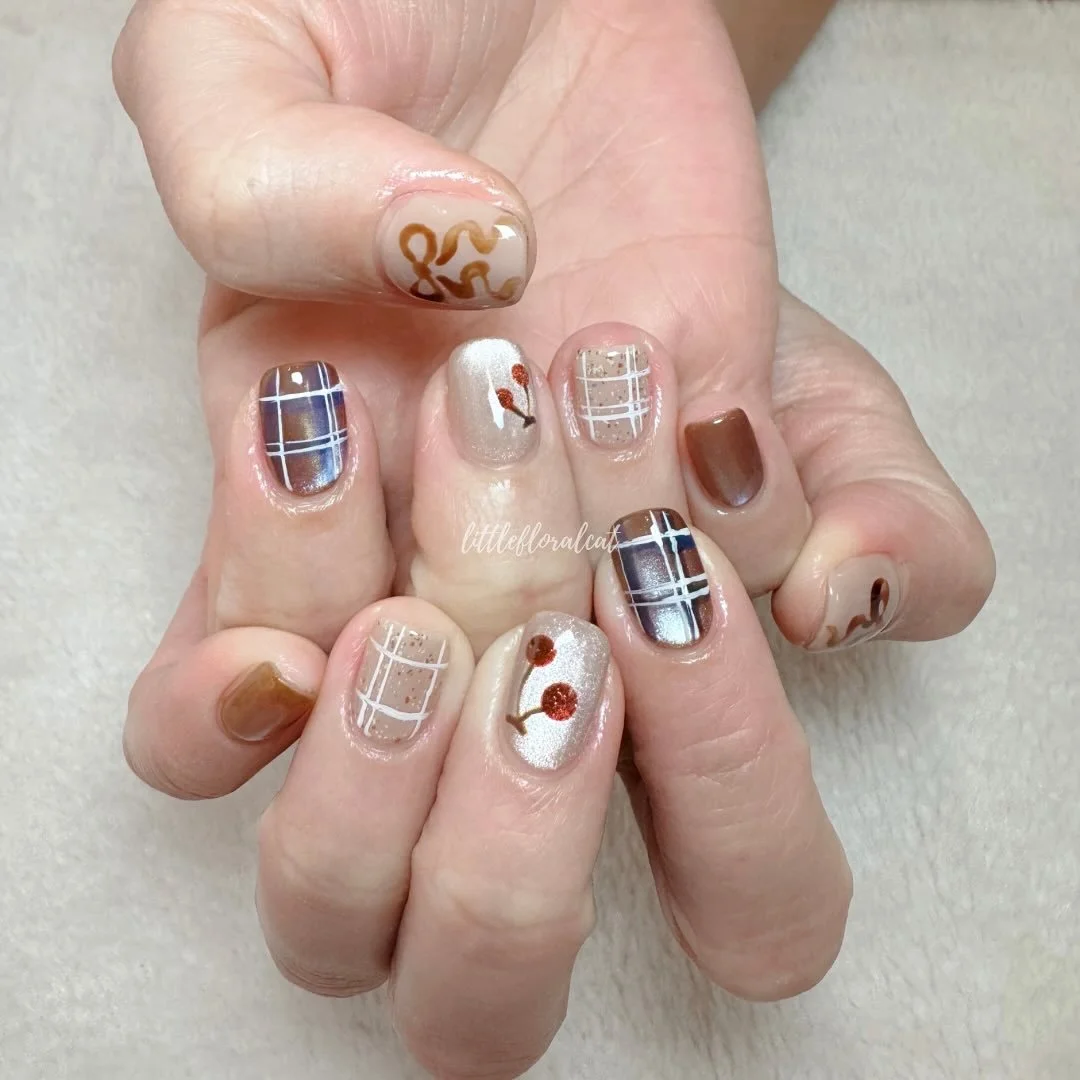🧺👖🍒 cosy plaid nails for fall 🍂

📲 Book your appointment via Whatsapp 97211418, Instagram DM, or Telegram @littlefloralcat

📍317 Outram Road Concorde Shopping Centre #02-30 S169075 (beside Havelock MRT) 

⏰ Open daily 10am to 7pm last appointme