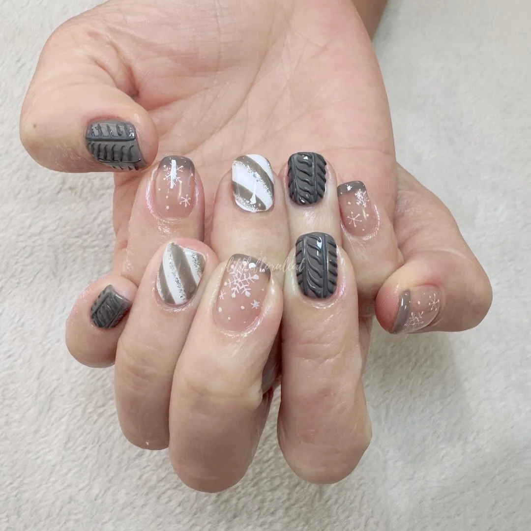 ❄️🧶⛸️ falling like snowflakes straight into mischief 😌

📲 Book your appointment via Whatsapp 97211418, Instagram DM, or Telegram @littlefloralcat

📍317 Outram Road Concorde Shopping Centre #02-30 S169075 (beside Havelock MRT) 

⏰ Open daily 10am 