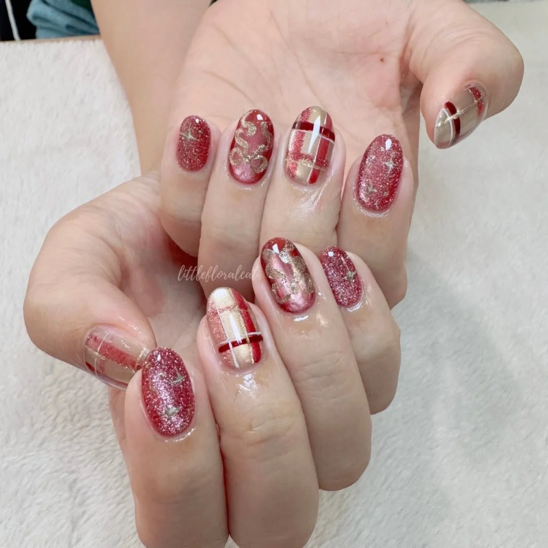 🎁🎄🧣 wrapped in plaid and holiday charm ✨

📲 Book your appointment via Whatsapp 97211418, Instagram DM, or Telegram @littlefloralcat

📍317 Outram Road Concorde Shopping Centre #02-30 S169075 (beside Havelock MRT) 

⏰ Open daily 10am to 7pm last a