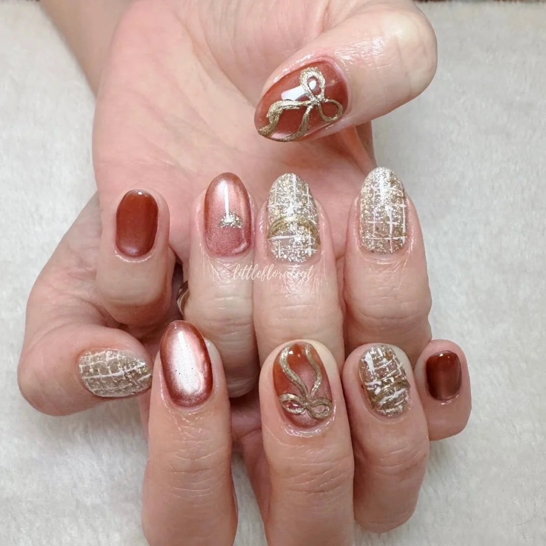 🧣🎀✨ red, sparkly, and ready to sleigh!

📲 Book your appointment via Whatsapp 97211418, Instagram DM, or Telegram @littlefloralcat

📍317 Outram Road Concorde Shopping Centre #02-30 S169075 (beside Havelock MRT) 

⏰ Open daily 10am to 7pm last appo