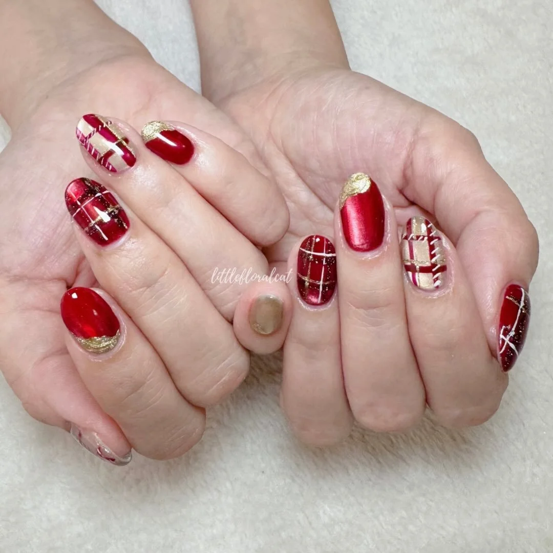 ❤️&zwj;🔥🎅💋 christmas plaid giving cosy winter vibes ✨

📲 Book your appointment via Whatsapp 97211418, Instagram DM, or Telegram @littlefloralcat

📍317 Outram Road Concorde Shopping Centre #02-30 S169075 (beside Havelock MRT) 

⏰ Open daily 10am 