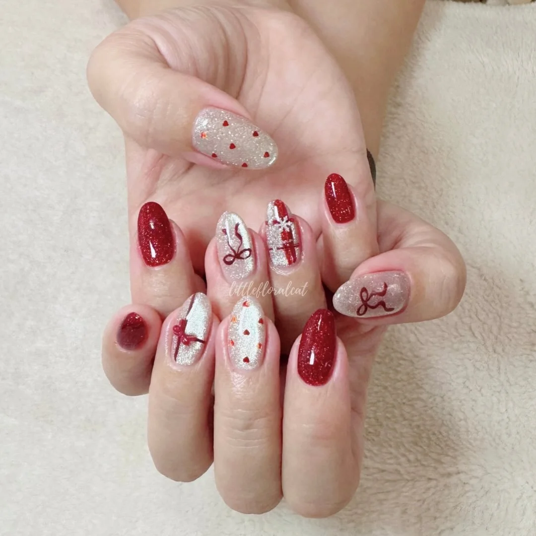 💋🎅🎁 all wrapped up in ribbons for someone to open&hellip; the presents, i mean 😌

📲 Book your appointment via Whatsapp 97211418, Instagram DM, or Telegram @littlefloralcat

📍317 Outram Road Concorde Shopping Centre #02-30 S169075 (beside Havelo