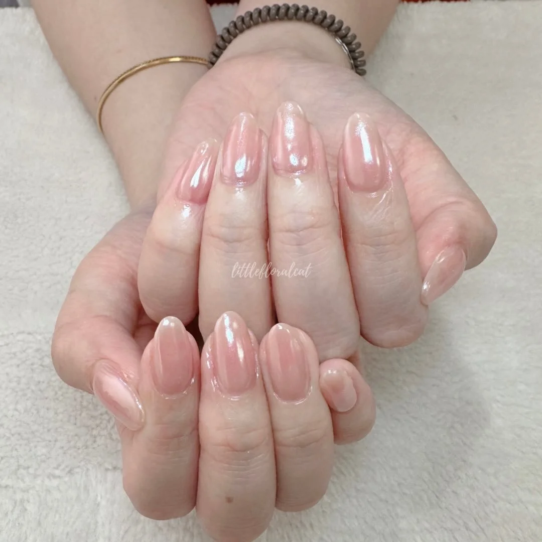 🩰🫧 white moonlight aurora nails ✨ for another lovely bride 👰🏻&zwj;♀️

📲 Book your appointment via Whatsapp 97211418, Instagram DM, or Telegram @littlefloralcat

📍317 Outram Road Concorde Shopping Centre #02-30 S169075 (beside Havelock MRT) 

⏰ 