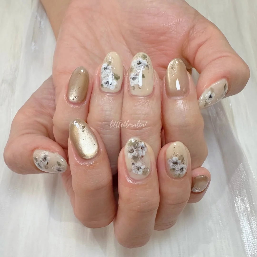 🌼☁️🖼️ vintage florals to channel a spunky yet demure female lead from a classic english novel 💐

📲 Book your appointment via Whatsapp 97211418, Instagram DM, or Telegram @littlefloralcat

📍317 Outram Road Concorde Shopping Centre #02-30 S169075 