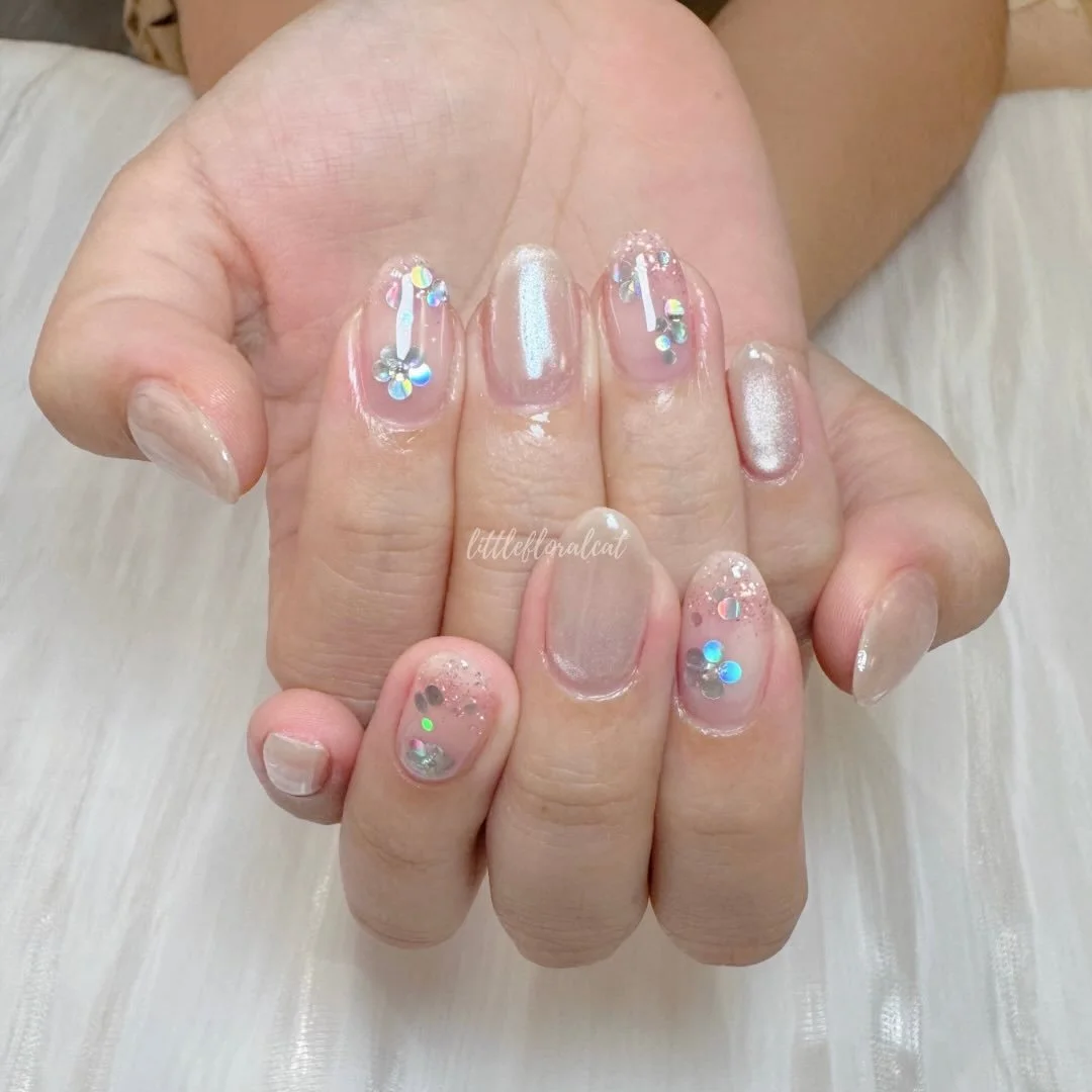 🫧🪩✨ chrome cateye and glitter bauble flowers

📲 Book your appointment via Whatsapp 97211418, Instagram DM, or Telegram @littlefloralcat

📍317 Outram Road Concorde Shopping Centre #02-30 S169075 (beside Havelock MRT) 

⏰ Open daily 10am to 7pm las