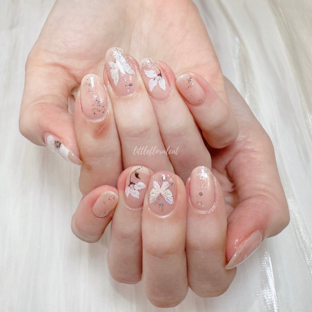 🕊️🍦🦋 milk tea florals ✨

📲 Book your appointment via Whatsapp 97211418, Instagram DM, or Telegram @littlefloralcat

📍317 Outram Road Concorde Shopping Centre #02-30 S169075 (beside Havelock MRT) 

⏰ Open daily 10am to 7pm last appointment. By ap