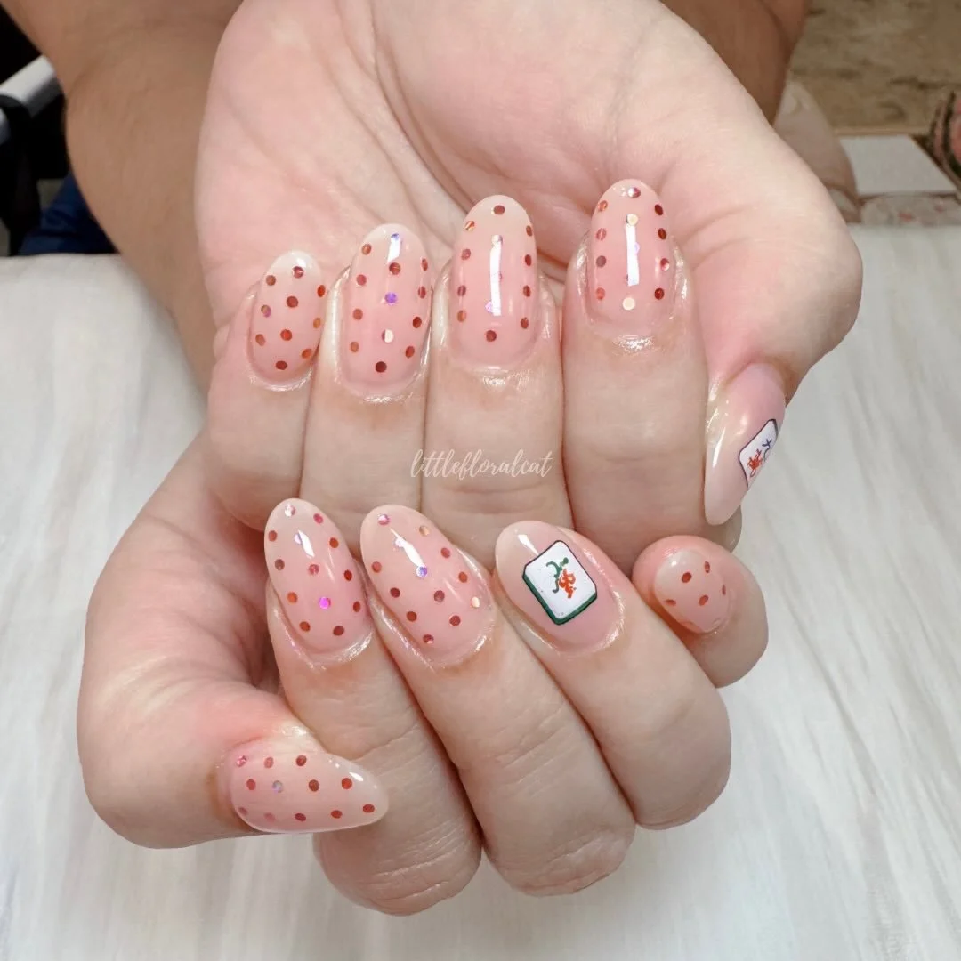🪩🍑🀄️ disco polka dots and a mahjong tile for her weekly game night 🥳

📲 Book your appointment via Whatsapp 97211418, Instagram DM, or Telegram @littlefloralcat

📍317 Outram Road Concorde Shopping Centre #02-30 S169075 (beside Havelock MRT) 

⏰ 