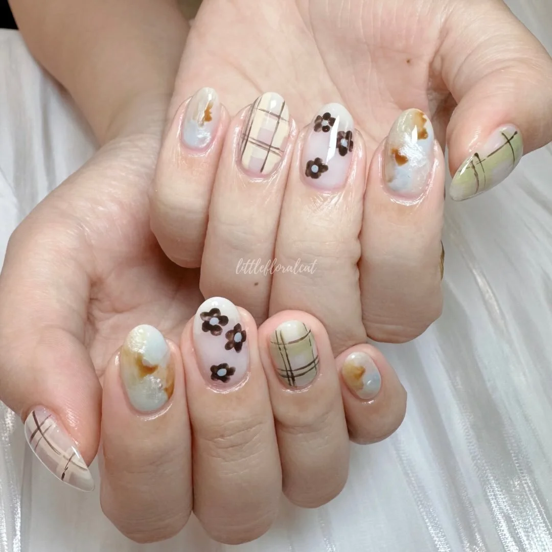 🌼🐋🍏 take a look inside yourself and you will find ✨

📲 Book your appointment via Whatsapp 97211418, Instagram DM, or Telegram @littlefloralcat

📍317 Outram Road Concorde Shopping Centre #02-30 S169075 (beside Havelock MRT) 

⏰ By appointment onl