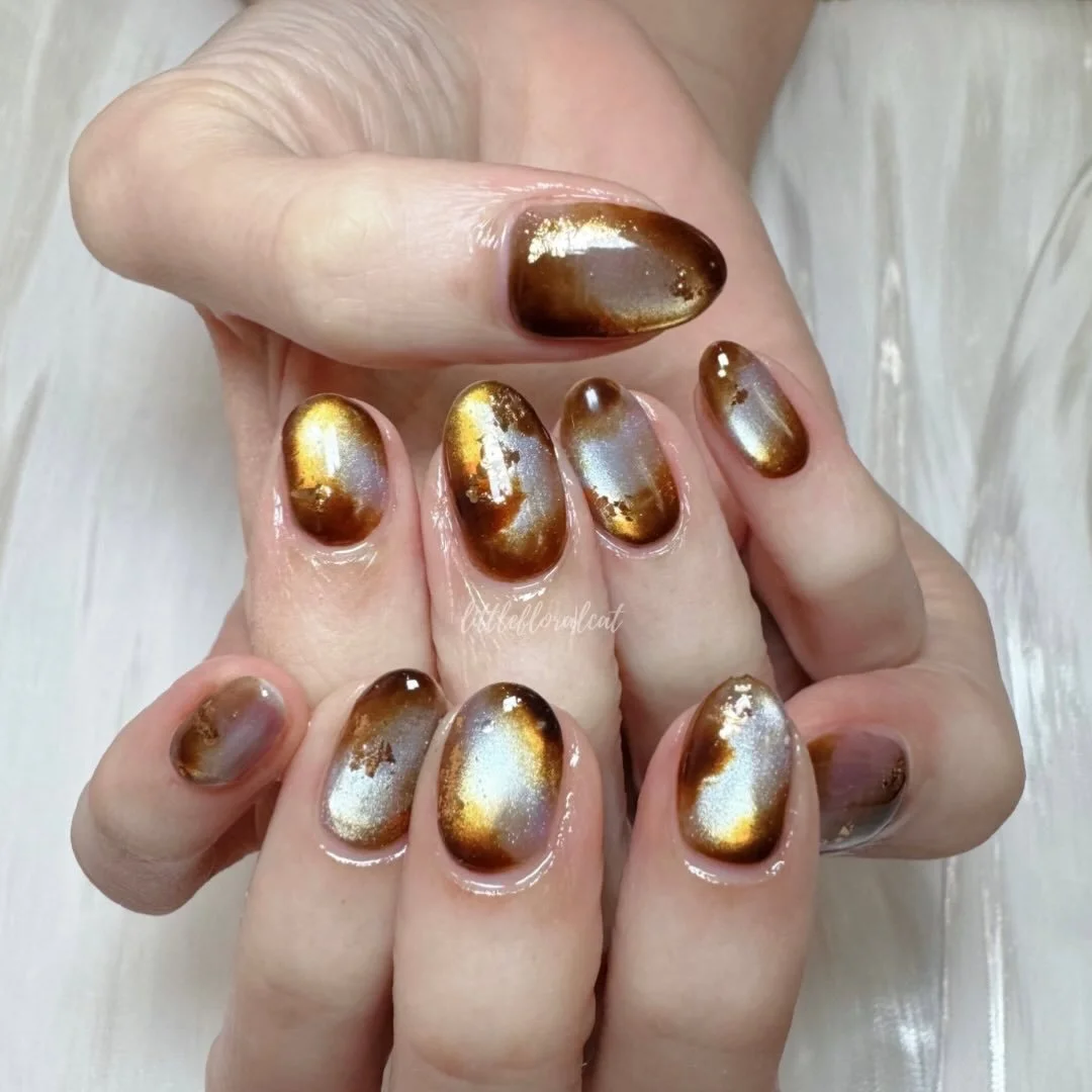 🐋🌰🍁 sea salt caramel tortoiseshell nails 🍂

📲 Book your appointment via Whatsapp 97211418, Instagram DM, or Telegram @littlefloralcat

📍317 Outram Road Concorde Shopping Centre #02-30 S169075 (beside Havelock MRT) 

⏰ By appointment only, daily