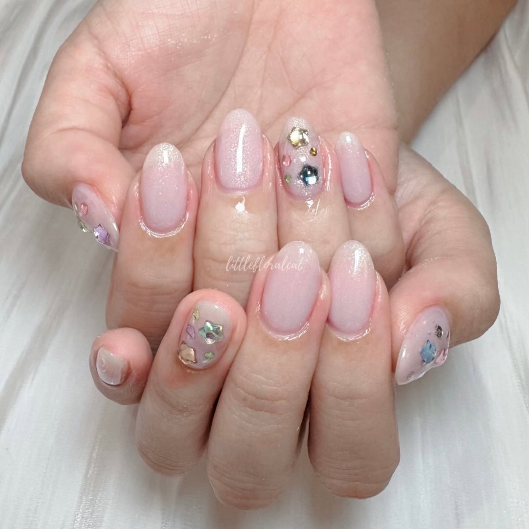 💎💍👑 trying the bedazzled trend ✨

📲 Book your appointment via Whatsapp 97211418, Instagram DM, or Telegram @littlefloralcat

📍317 Outram Road Concorde Shopping Centre #02-30 S169075 (beside Havelock MRT) 

⏰ By appointment only, daily 10am to 7p