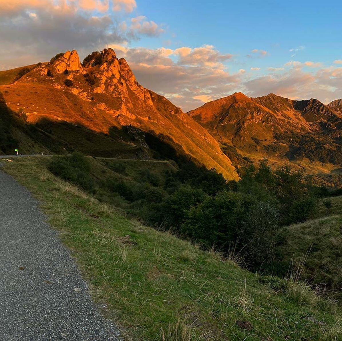 Read yesterday&rsquo;s ride summary and view photos on the blog.
Lisez le compte rendu de la journ&eacute;e d&rsquo;hier et visionnez les photos sur le blog.

https://www.ultrabikepursuit.com/blog

@pcharles4243
#pailheres
#ultrabikepursuit 
#pyrenee