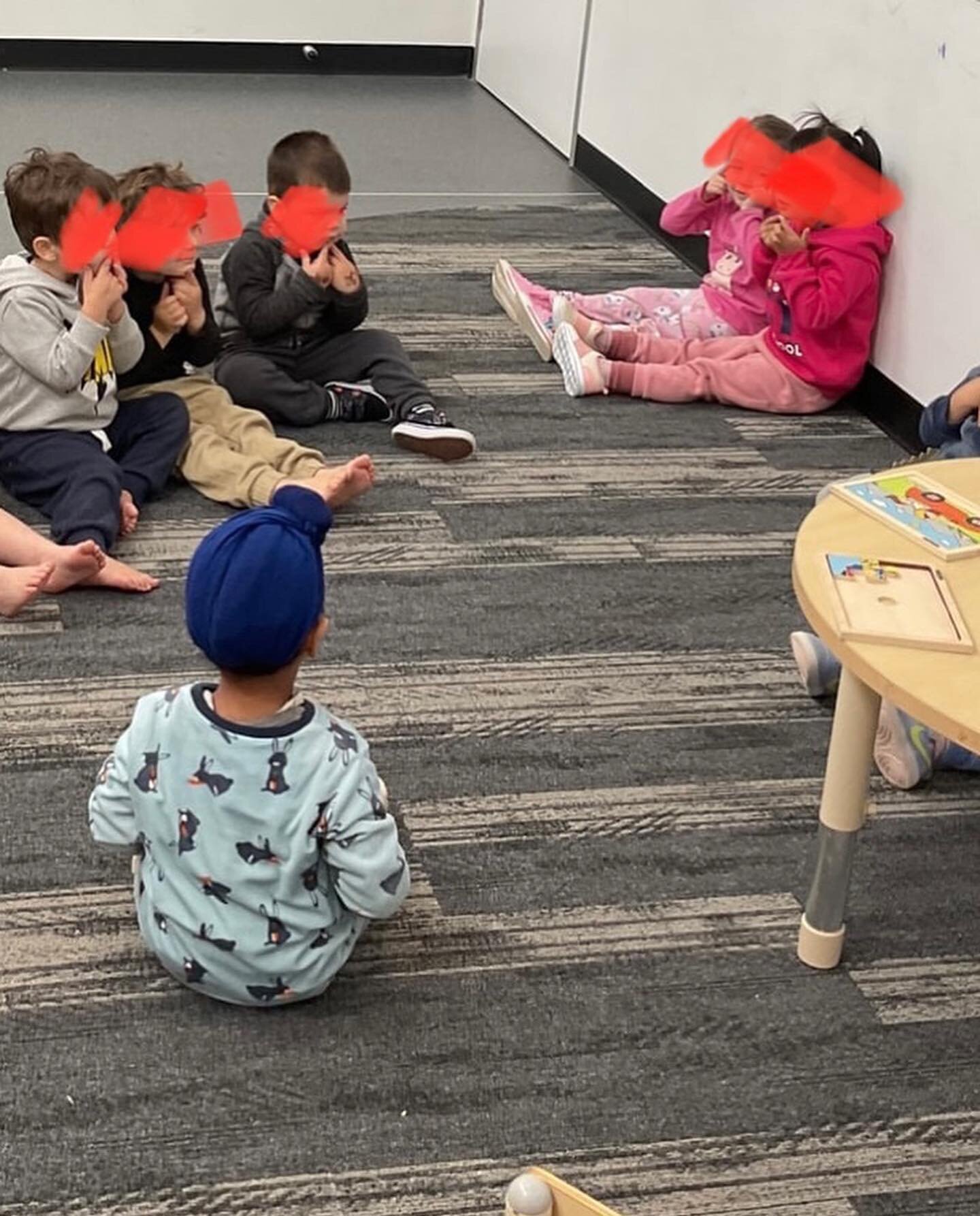 Sociocultural theorists emphasize that children better understand things related to their social environment and experiences through social interaction, including cooperation with those around them. In play, children show interest in their peers and 