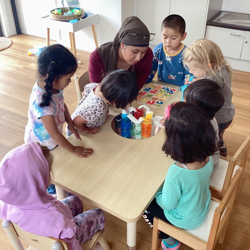 🔬🌈 Dive into the World of Science with ILO Hampton Park Kinder Room! 🌟

Our little scientists in the Kinder room have been busy exploring the wonders of color mixing through a fascinating experiment on rainbow water transfusion! 🎨💧

Through hand