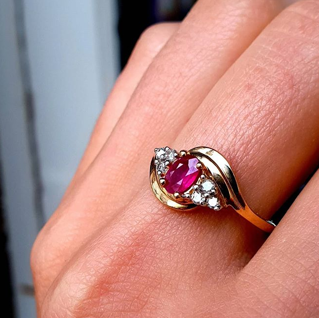 14ct-ruby-diamond-hand.png