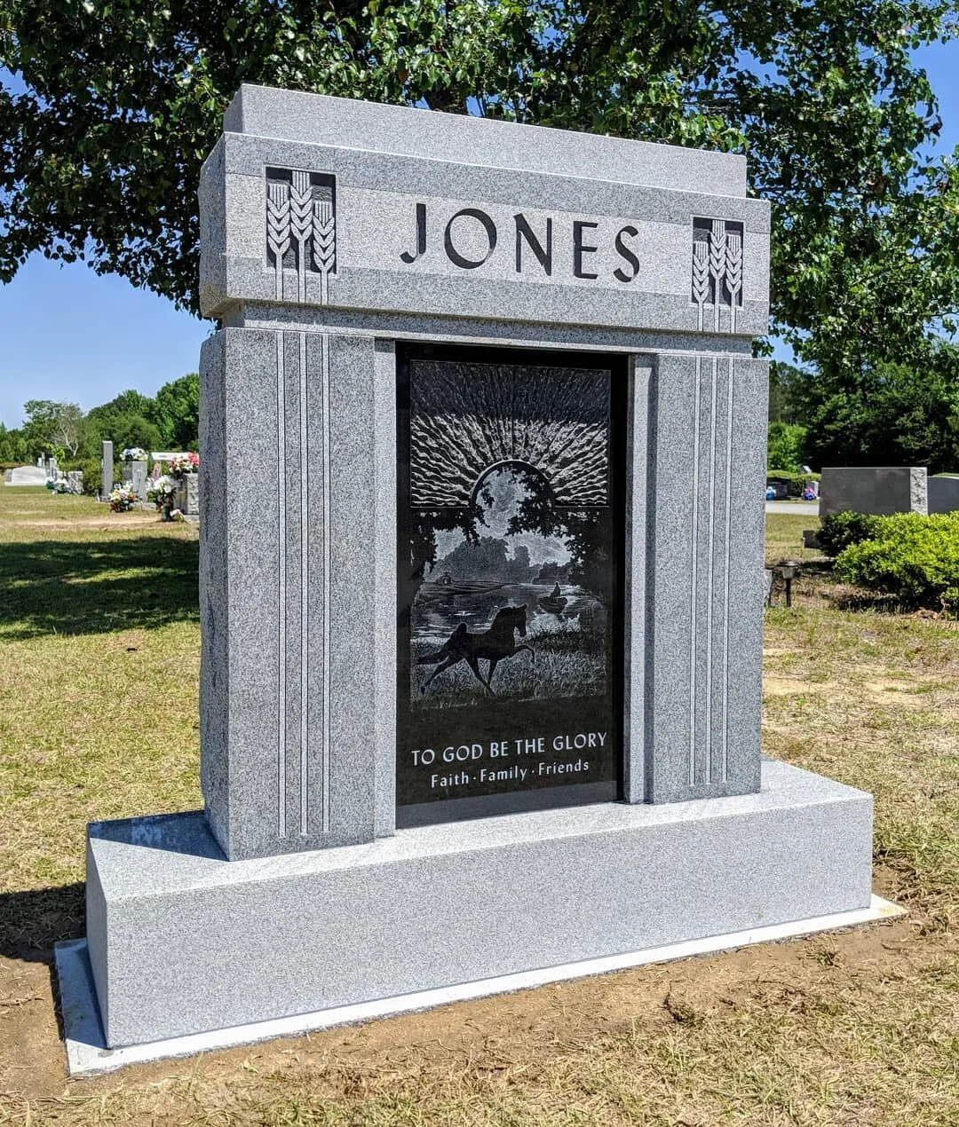 Today's setting in Dillon, SC.  Classic design and sun-burst by @r_branham. Artist etching by @dangarrisonart.
.
.
.
.
#art #deco #memorial #headstone #headstoneart #artisan #etching #wheat #carving #gravestone #tombstone #cemeteryphotography #cemete