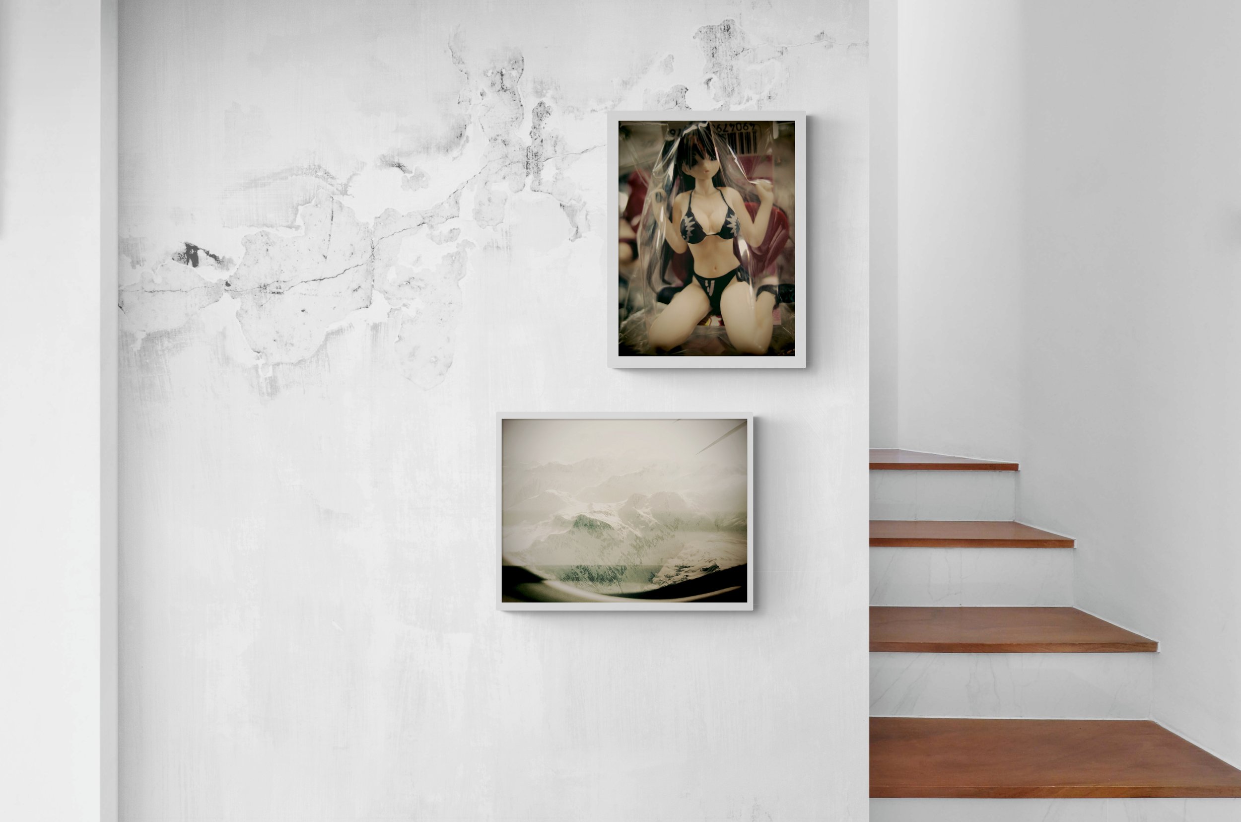 Interior_feature_wall_next_to_staircase.jpg