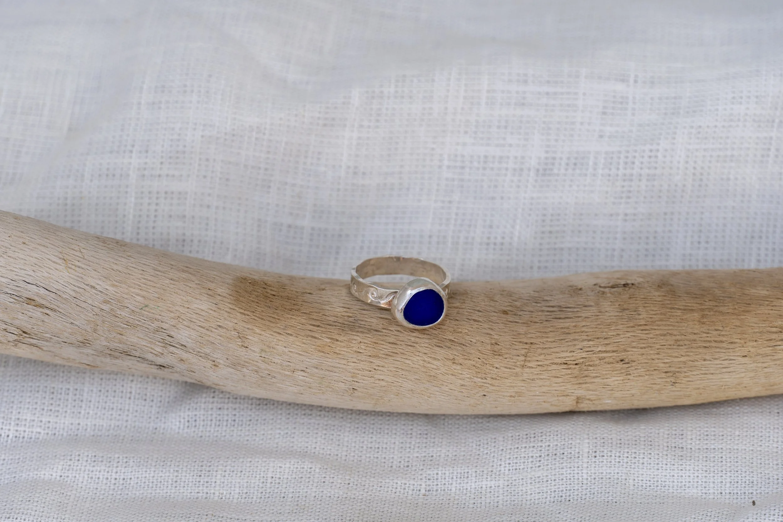 wave stamped seaglass ring! size- 8