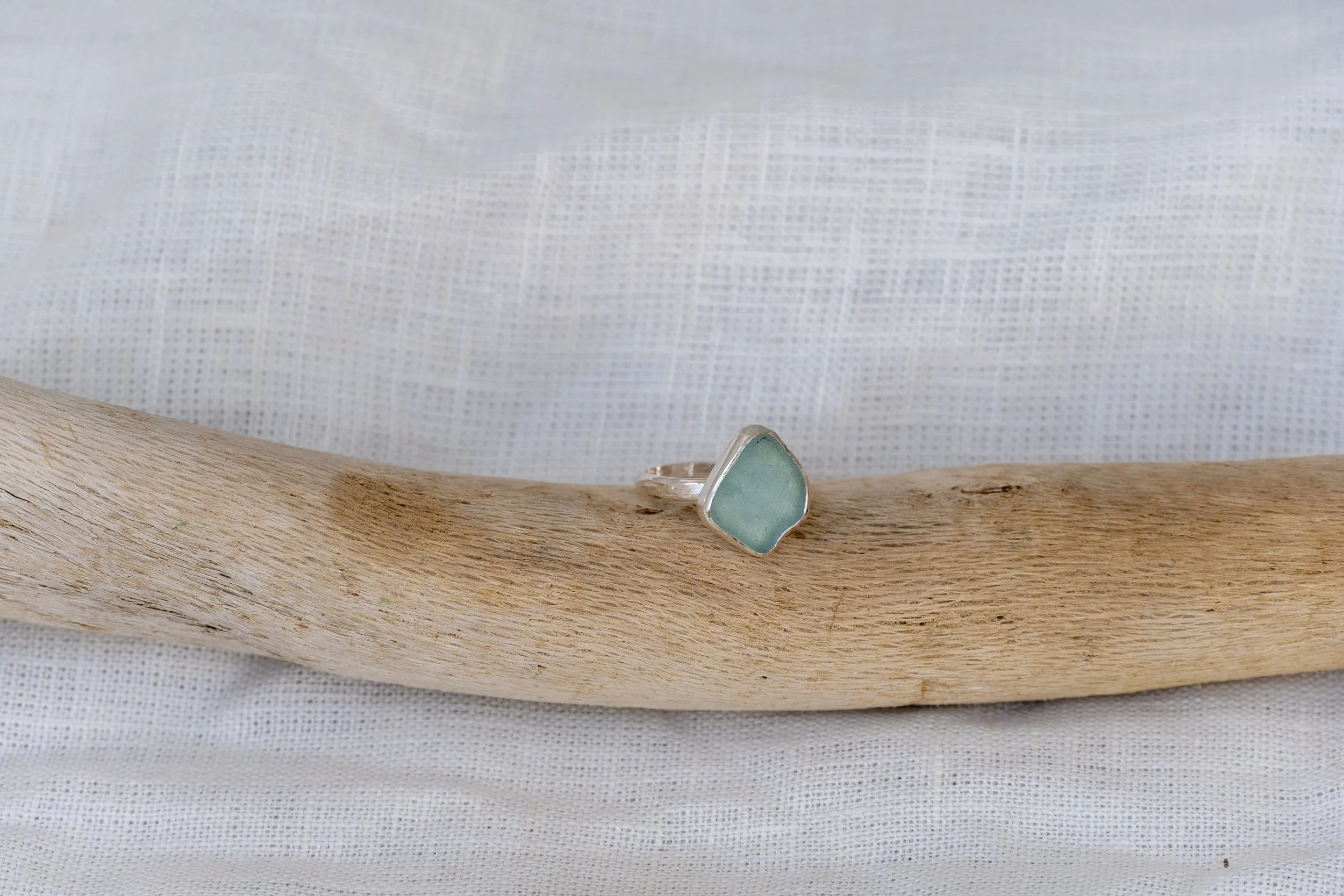 bright turquoise seaglass ring! size- 7