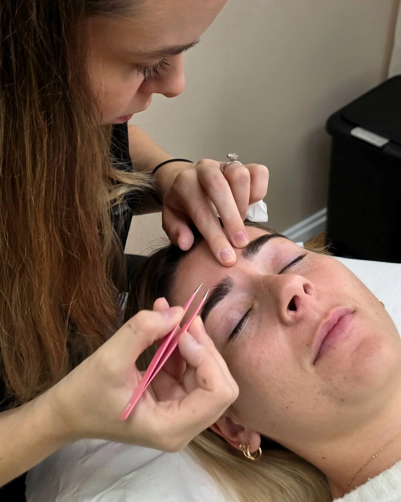 Life is too short to have bad brows.

Our Signature Bessie S Brow Sculpt is designed for anyone with uneven or misshaped brows who wants expert guidance and a shape that truly suits their face.

We start with a consultation to understand your goals, 