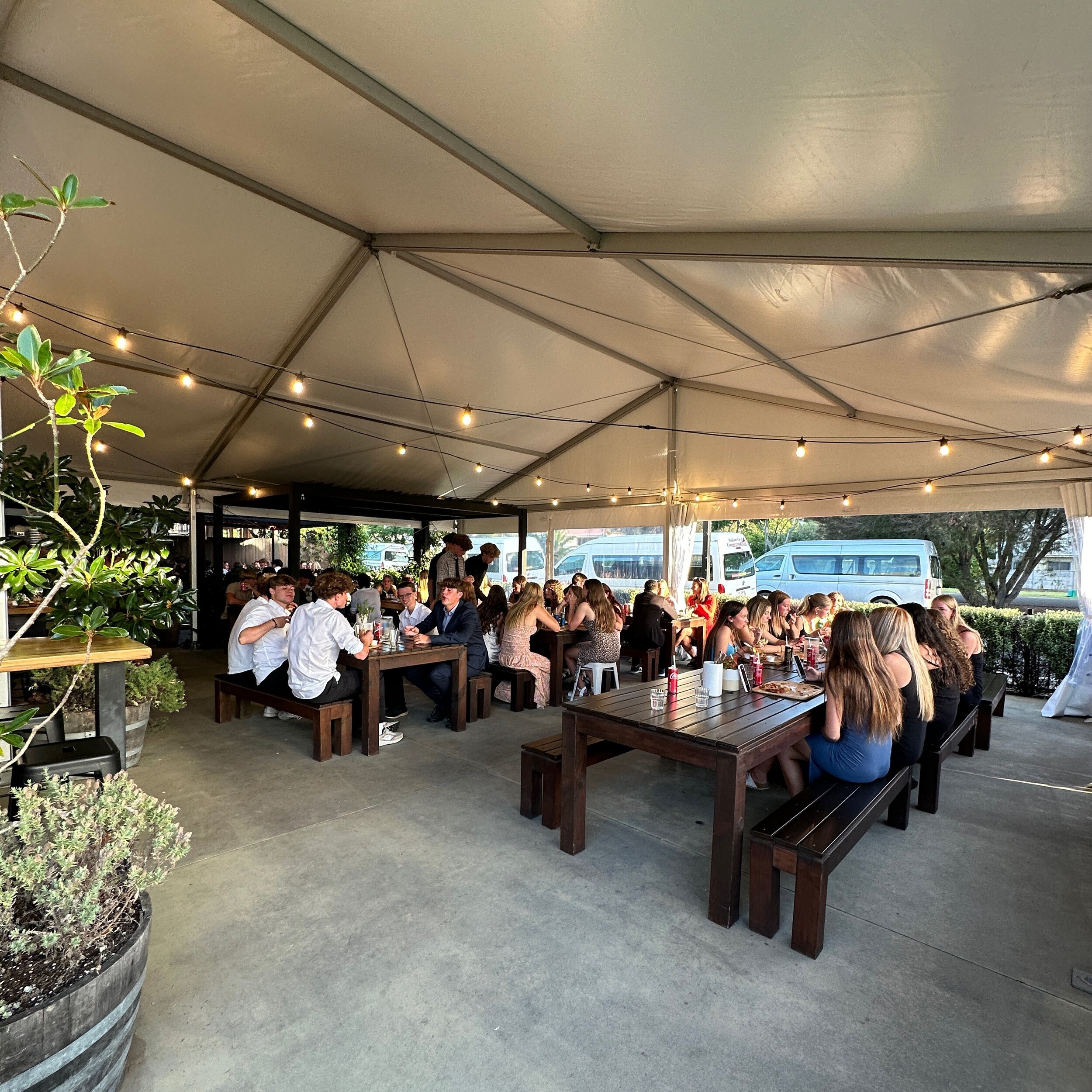 What&rsquo;s on this weekend at The Vessel ☀️ 🏖️ 🍻 
Thursday - Curry Combo - open from 5.30pm to close
Friday - 12pm to close - *Happy Hour 4-6pm 
Saturday - 12pm to close - great vibes &amp; sports on TVs 
Sunday - 12pm to 8pm - All Pizzas $22 💥