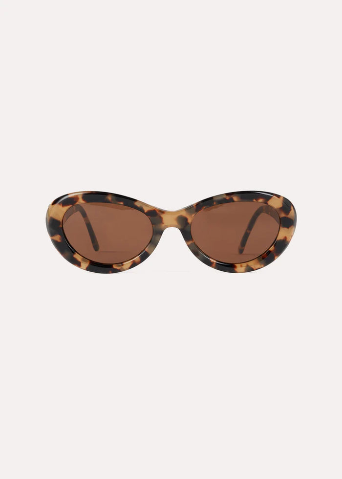 TOTEME_SS23_ACCESSORIES_232-4001-900_THE_OVALS_SUNGLASSES_TORTOISE_1_GB_720x_93847580-f038-4d1b-8da1-c7a3ee7c8972.webp.png