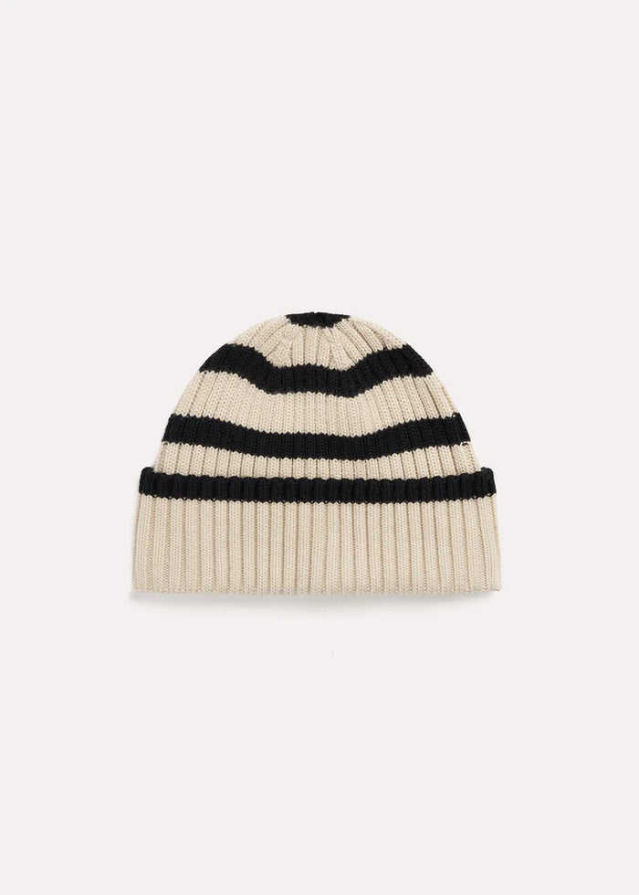 TOTEME_FW23_ACCESSORIES_234-WSAHT186-YA0008_SIGNATURE_STRIPE_BEANIE_LIGHT_SAND_1_GB_720x_a0c5eb4f-b6ff-4aa3-a6e5-619d2078ffbd.webp.png