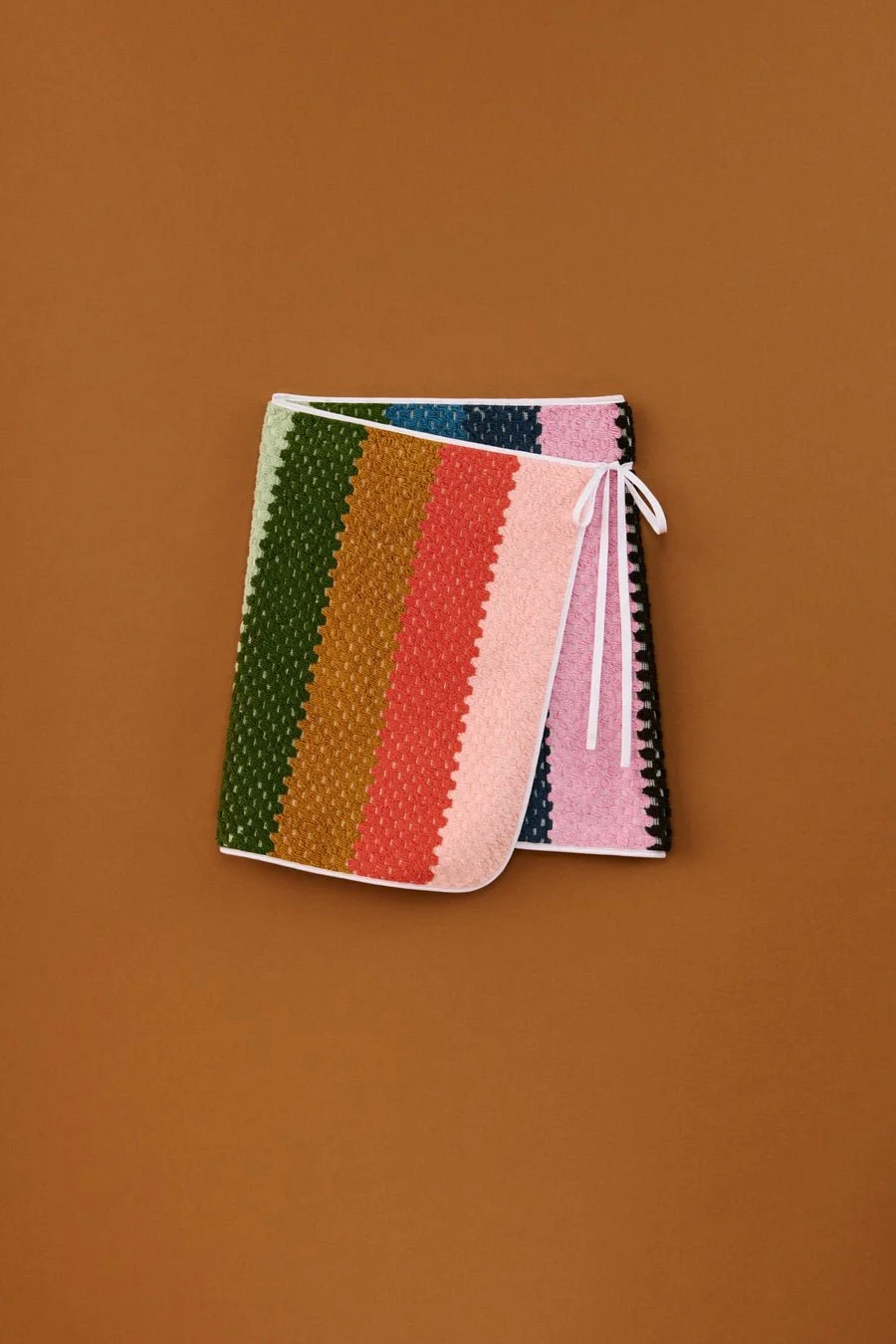 Cesta_TowelSkirt_Rainbow_135931_2x3_v01_900x.jpg