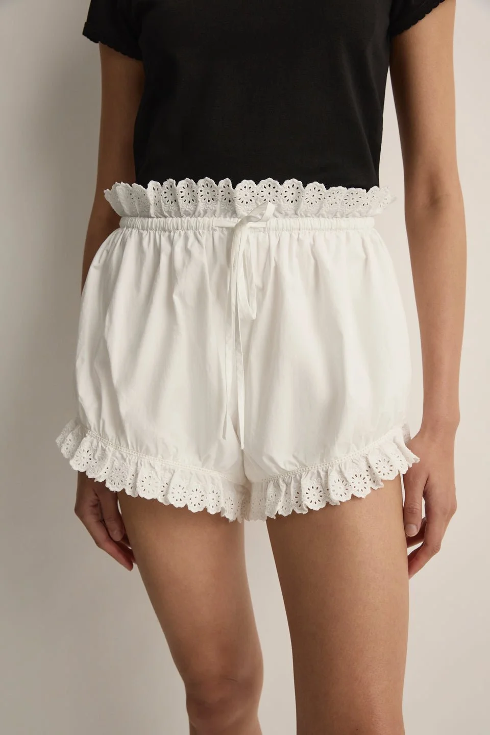 S22-PS1683-VWHT_EZRASHORT_WHITE-26416-Posse-0775_960x.jpg