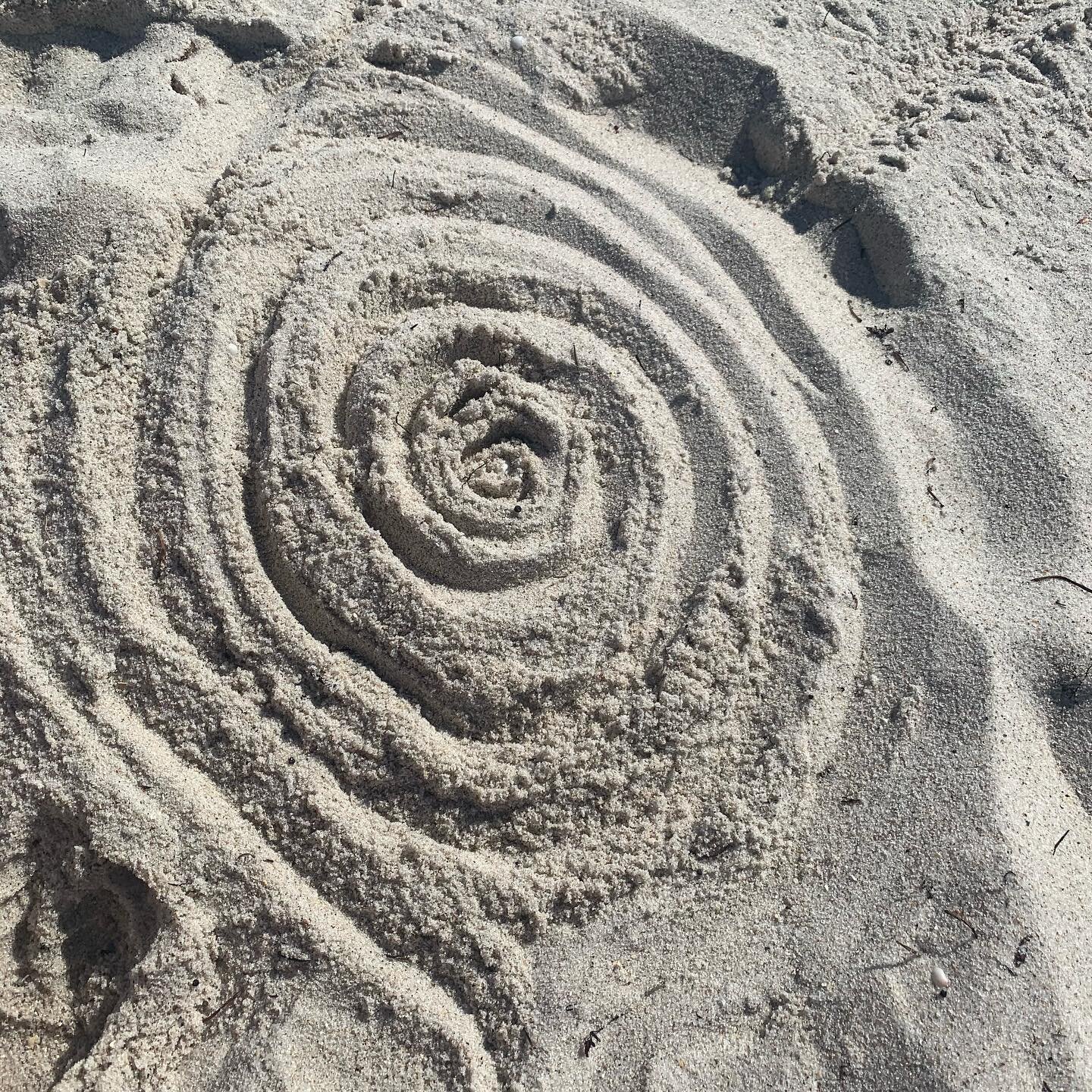 I created a Sand Yoni at the beach today 🌊

But don&rsquo;t get sand in your Yoni! 😜

Just a reminder, I&rsquo;ll be closed for two weeks to quarantine/get tested for COVID and then will be resuming usual hours! 

#medicalintuitive #holisticapproac