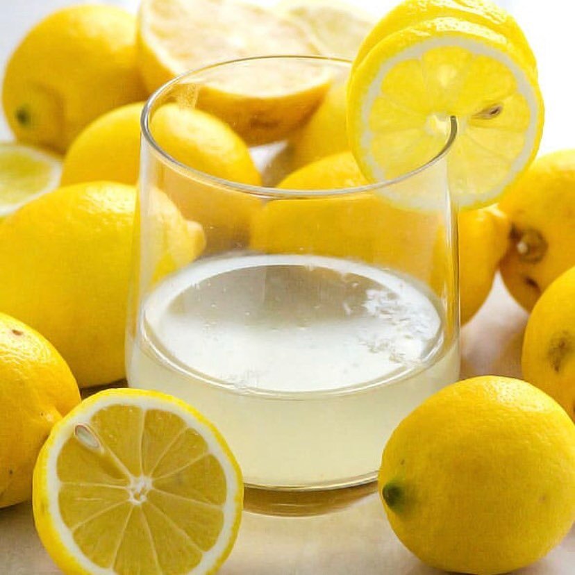 How to enjoy things with less guilt? Start your day with my favorite and most easy daily gentle detox. Ideally, on an empty stomach.

The recipe:

1/3 cup of boiling water, 1/2 cup of cold water and half of a lemon.

The benefits:

🍋Jumpstarts diges