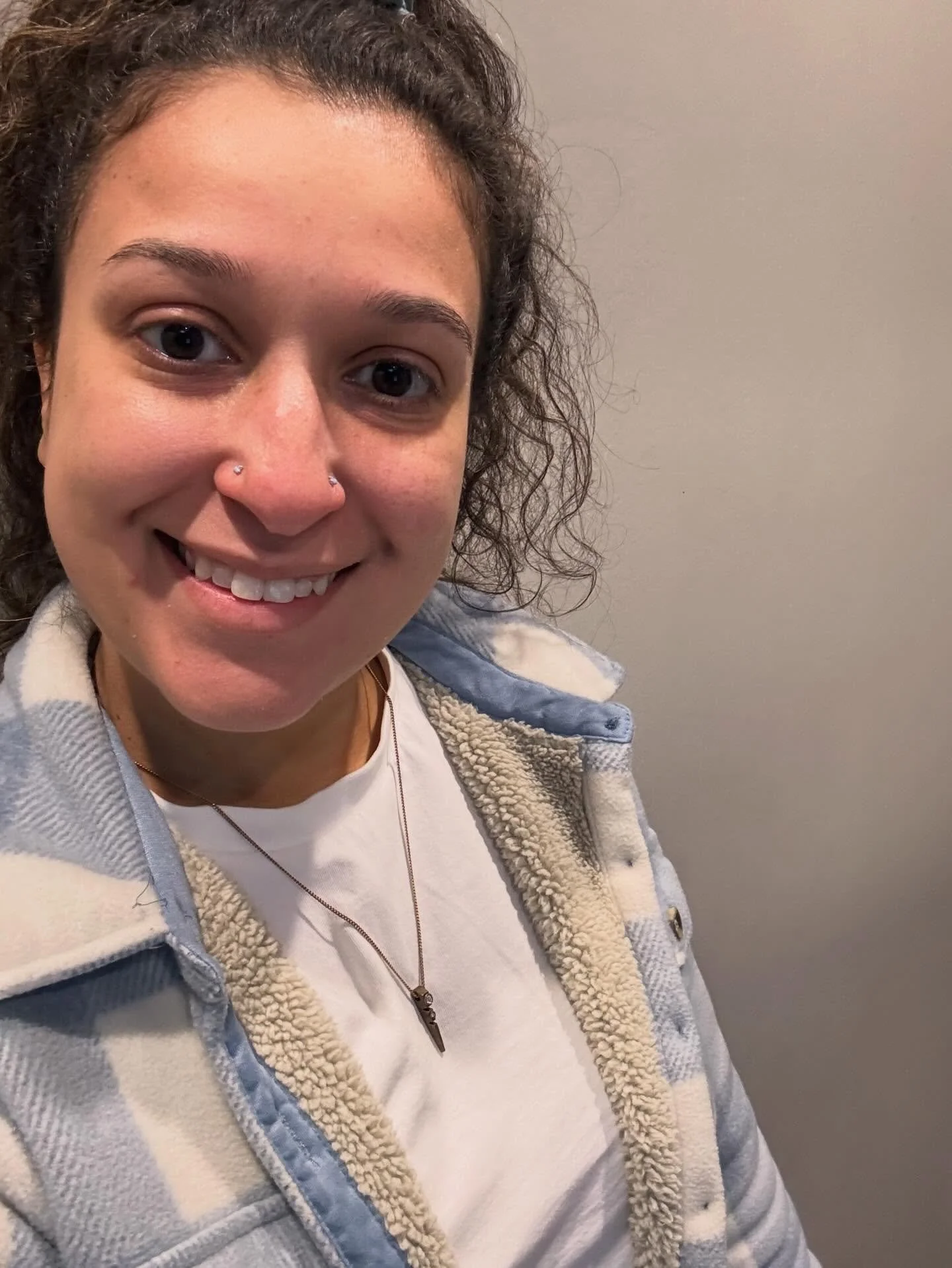 Your lashes might be asking for a break 🤍

If your eyelids feel itchy, red, swollen, or irritated, it&rsquo;s not something to push through.
Those are signs your skin barrier needs rest and repair.

Eyelash extensions are beautiful, but the adhesive