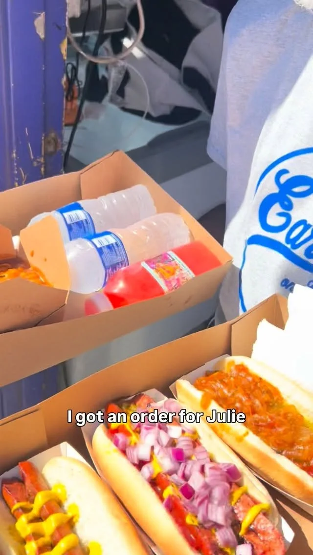 βοΈ Sun, buns & serious flavor ππ
Earle’s just dropped the hottest dogs on the beach — Venice, you ready to bite? π₯π
π1827 Ocean Front Walk, Venice, CA 90291
πOpen Fridays-Sundays 11am-8pm
#EarlesOnVenice #HotDogHeaven #BeachBun