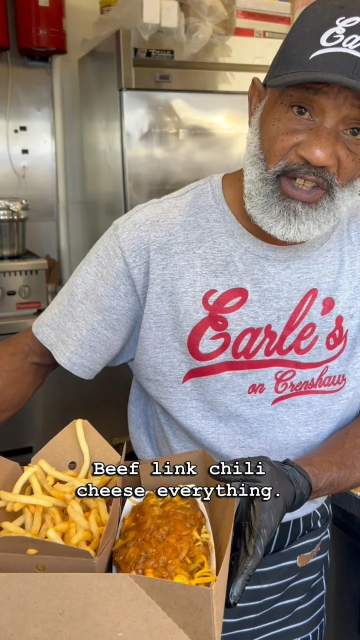 β
 Order up at Earle’s on Venice Beach ποΈπ
πAlso available for delivery through Uber Eats and DoorDash!
π Open Thursdays-Sundays 11a-8p
π1827 Ocean Front Walk, Venice, CA 9029
#chilicheese #everything #veganoptions #comingrightup #ordernow