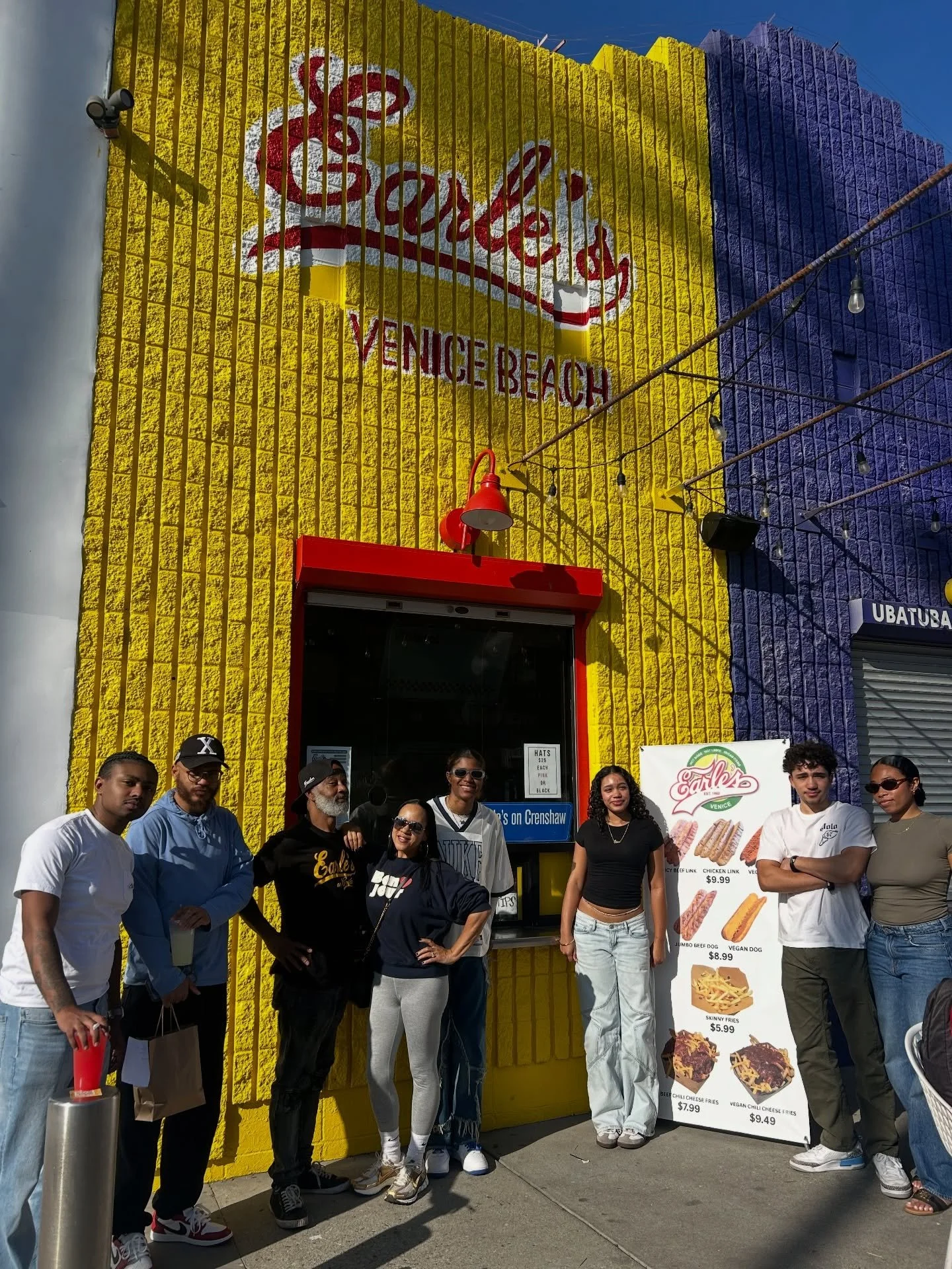 Earle&rsquo;s on Venice Beach is open TODAY, Friday, November 28th through the weekend!🌭🌞
Crenshaw is closed but you can still get your fix here at Venice Beach:
📍1827 Ocean Front Walk, Venice, CA 90008 (right next to Marathon Burger)
🕚 Open Frid