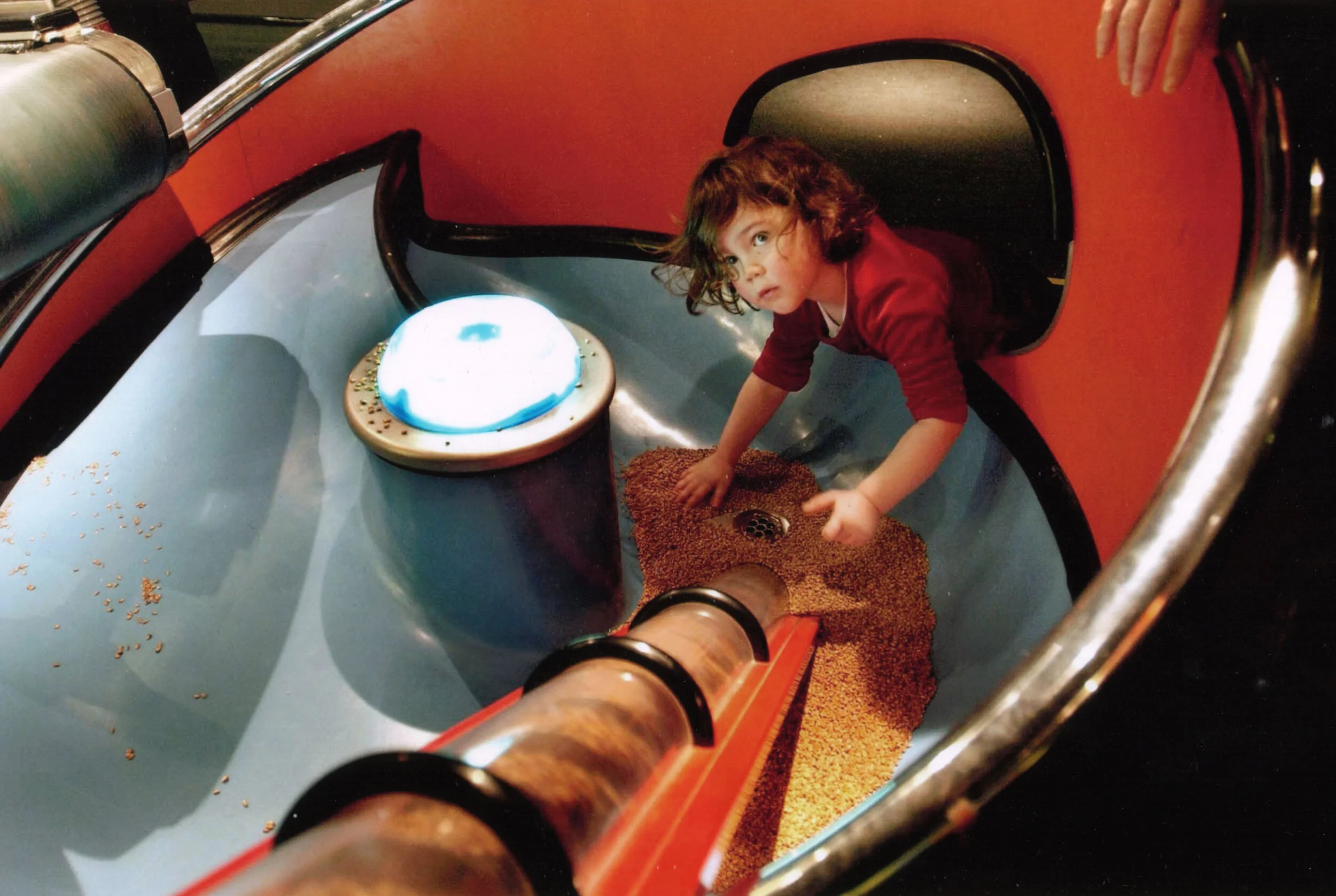 'Grainpit' - Science Museum London, Launchpad Gallery. This was one of the first things I built for The Science Museum when I was still freelancing as a fabricator and before I became part of the 'Creative Services' exhibit design team.