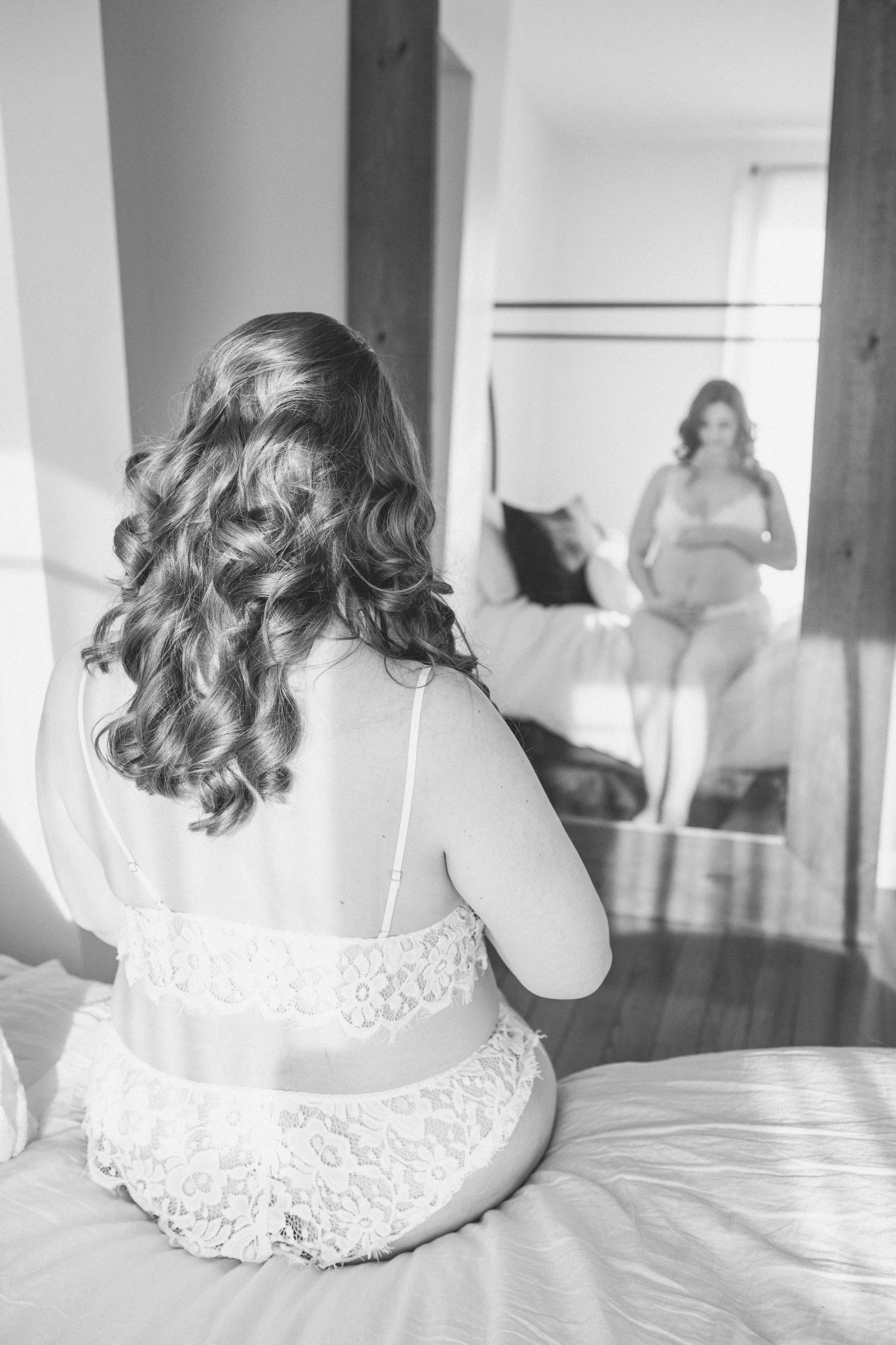 soft-romantic-maternity-boudoir-boston11.jpg