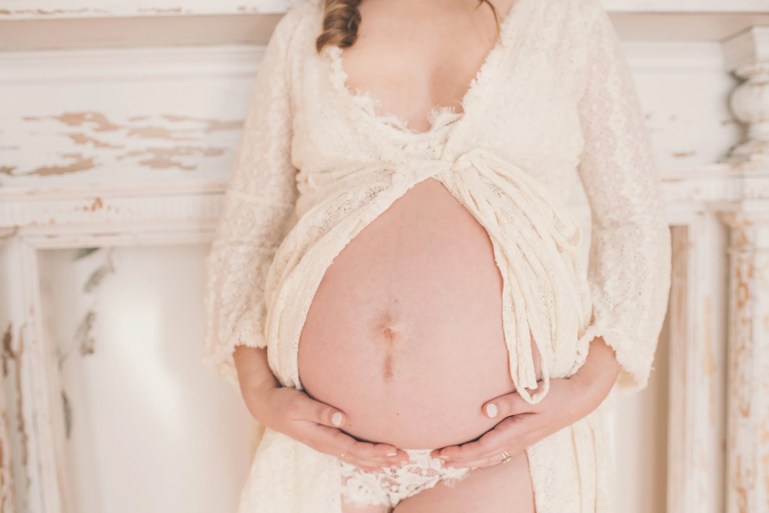 soft-romantic-maternity-boudoir-boston08.jpg