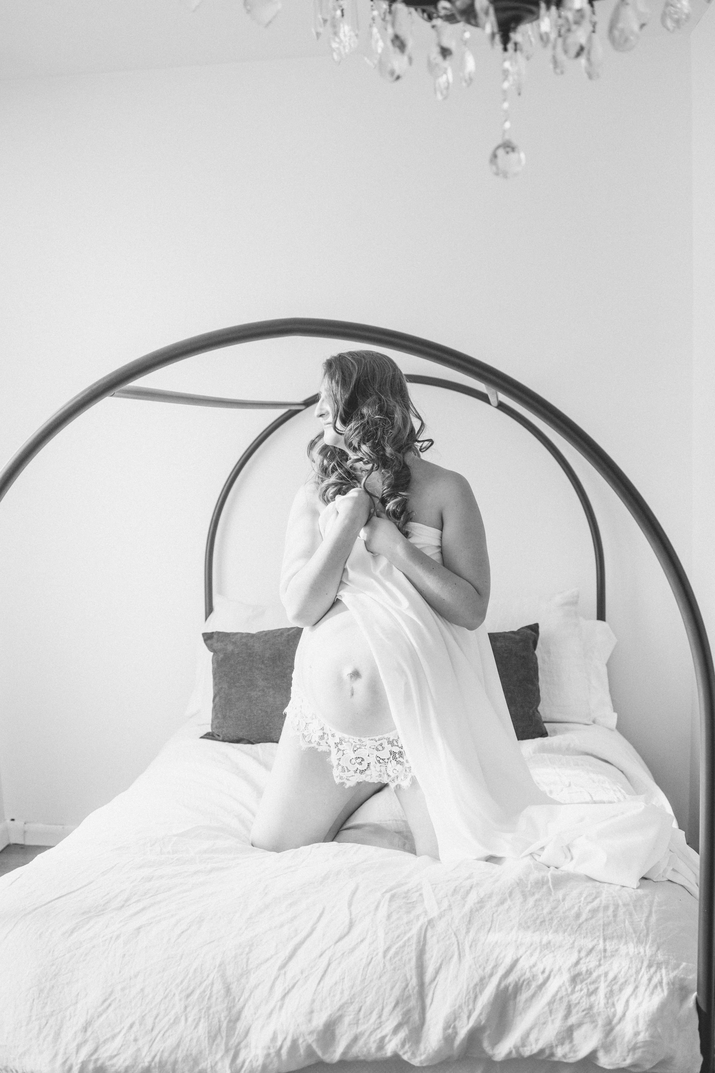 soft-romantic-maternity-boudoir-boston01.jpg
