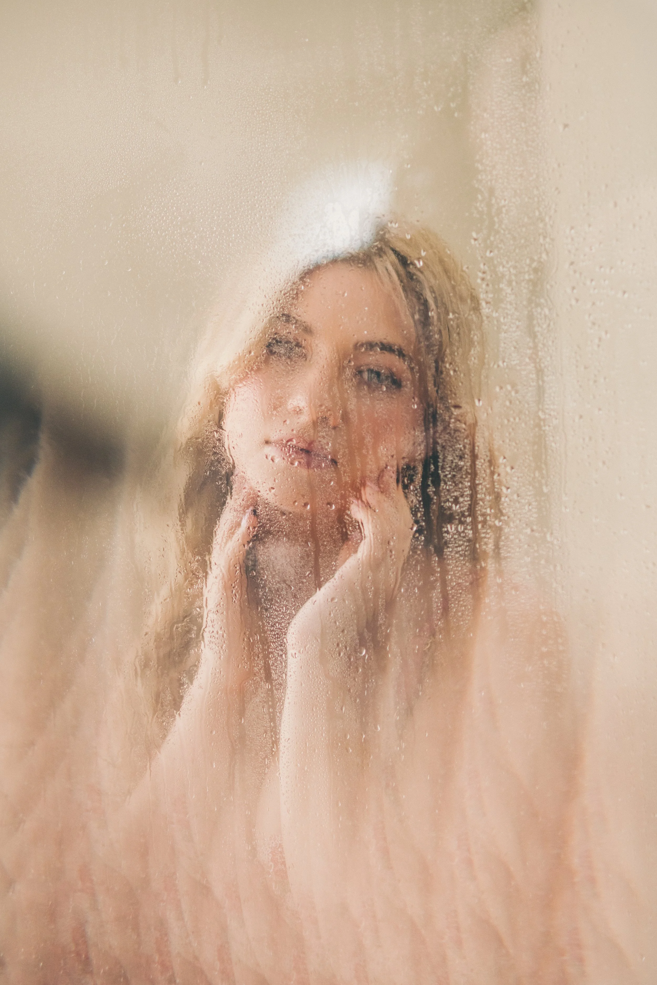 sabrinacarpenter_shower15.jpg