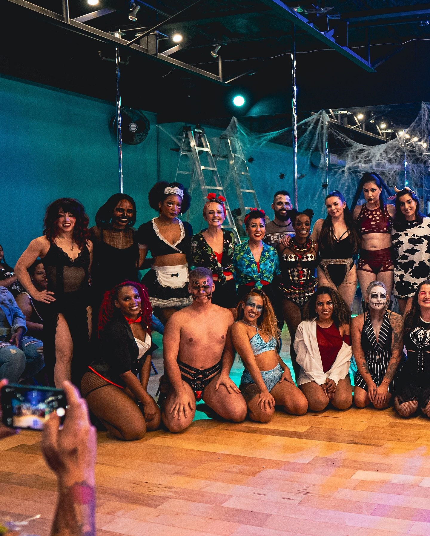 Art has happened tonight! Beautiful pieces by everyone. Congratulations to the @flutterfitnessstudio family. 
💐👏👏👏👏👏 It was an honor capturing for you all. 🎥