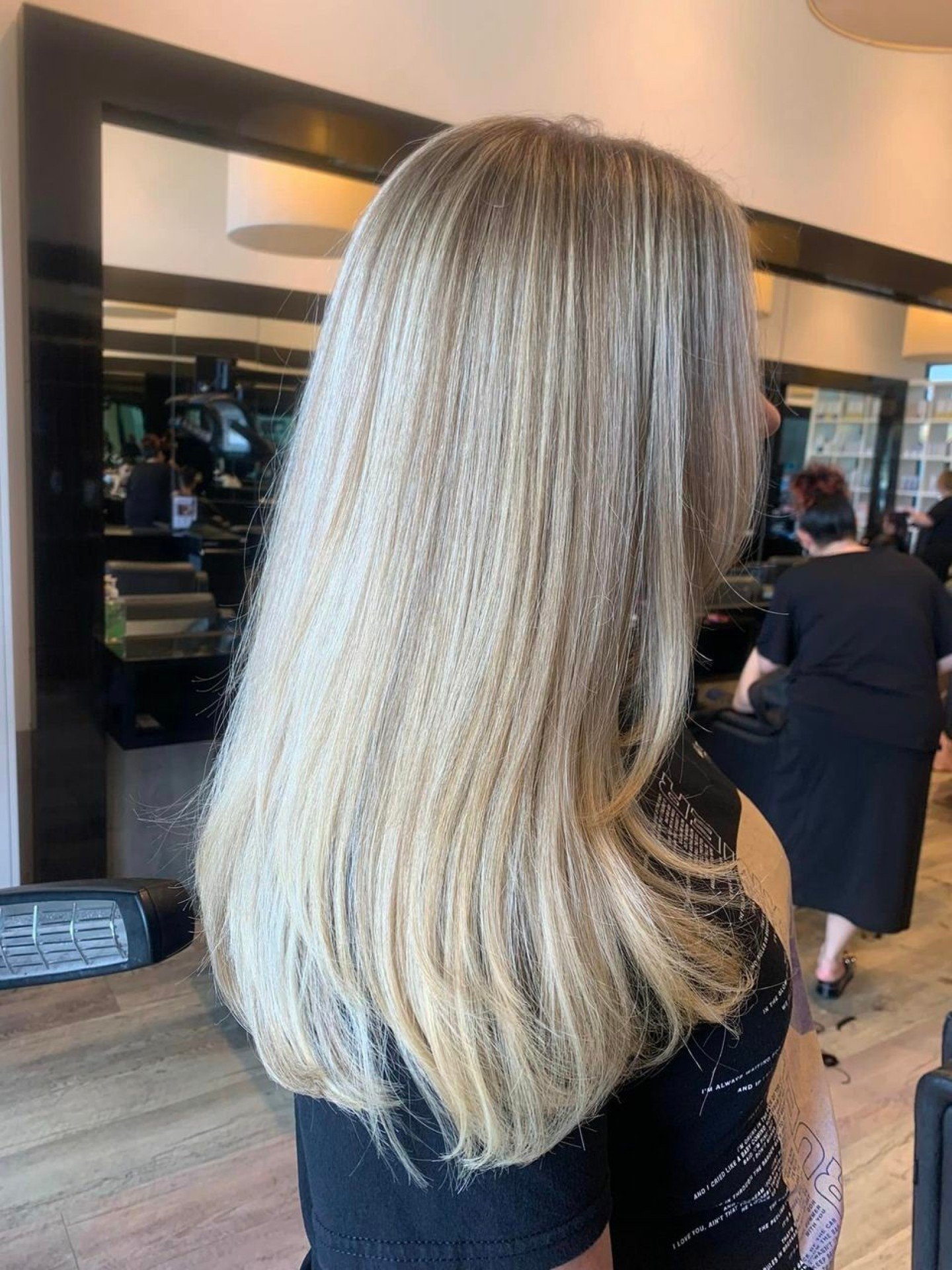 Feeling those sun kissed blonde daze from start to finish a 
Clean seamless blonde from the team @hairphase